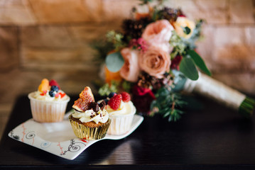 the bride's bouquet and cake, wedding attributes