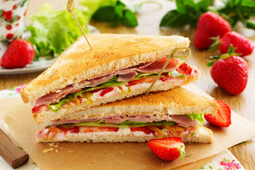 Dietary turkey sandwich and strawberry.