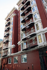 Obraz premium Immeubles en brique rouge à San Francisco, USA