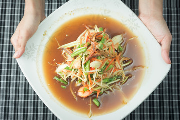 papaya salad While Hand women served.