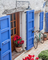 Fototapeta na wymiar Vintage old bicycle in front of cute flowered house in Spain