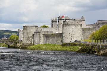 Irland, King John´s Castle am Shannon in Limerick.