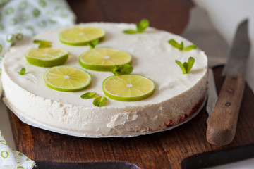 Lime cheesecake with mint