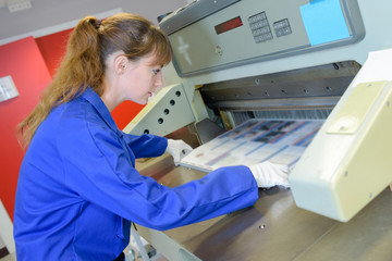worker and a printing machine - obrazy, fototapety, plakaty
