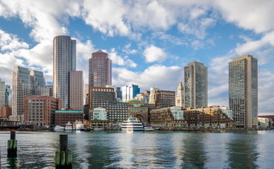 Obraz premium Boston Harbor and Financial District skyline - Boston, Massachusetts, USA
