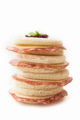 Tramezzini al salame e formaggio