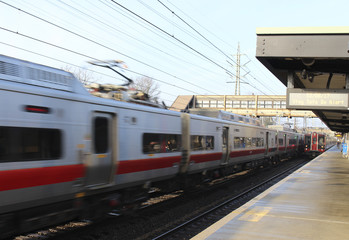 Fototapeta premium train going through a train station