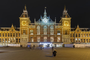 Fototapeta premium The central station of Amsterdam in the Netherlands