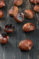Obraz premium Roasted edible chestnuts