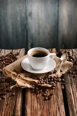 Keuken spatwand met foto Italiaanse koffie in kleine witte kop © al62