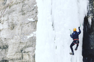 Obraz na płótnie Canvas Ice climbing.