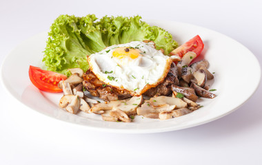scrambled eggs with mushrooms and herbs