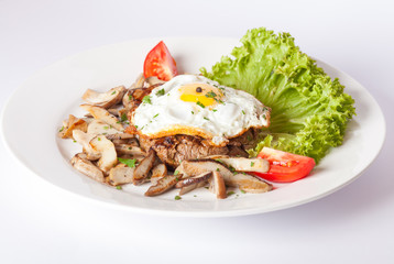 scrambled eggs with mushrooms and herbs