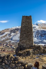 старая башня в горном ущелье, каменная крепость, древнее село, история, Северный Кавказ, Осетия