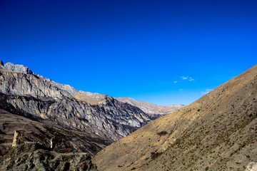 Fototapeta na wymiar горный пейзаж, красивый вид на ущелье, природа Северного Кавказа, Осетия