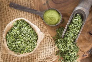 Leaves and moringa powder (Moringa oleifera)