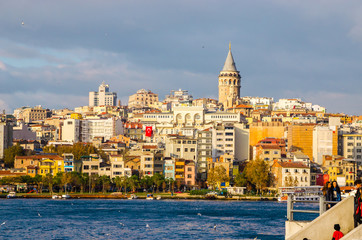 Obraz premium Panoramic view of Galata tower in Istanbul, Turkey