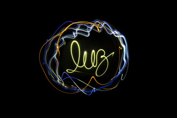 Palavra Luz escrita com Lanterna em Longa exposição