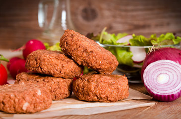 Meatballs with salad. 