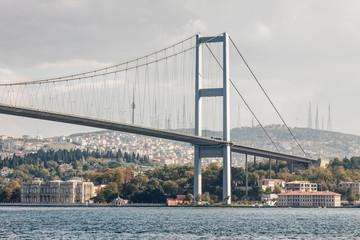 Obraz premium The Bosphorus Bridge connecting Europe and Asia, Istanbul, Turkey.