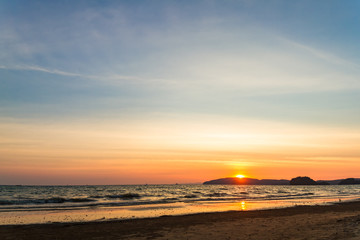 Fototapeta na wymiar Spectacular sunset on the tropical beach 