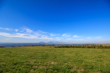 Obraz premium くじゅう高原から見る阿蘇山