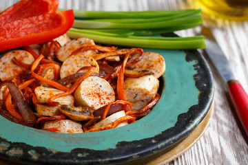 Jugged sausages, carrot, onion and mushrooms seasoned with spring onion and sweet pepper.