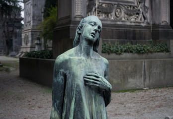 Fototapeta na wymiar Cimitero Monumentale Milano, statua