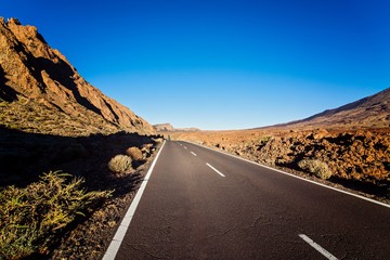 Tarmac road to el Teide volcano
