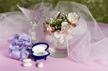  wedding rings and wedding favors