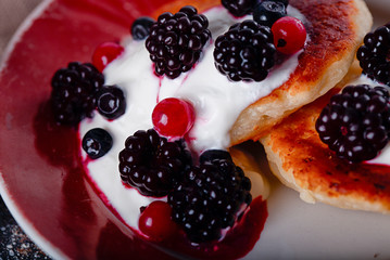 delicious cheesecake with berry fruit