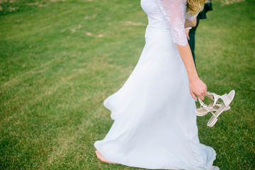 Fototapeta premium Walking Bribe with shoes in hand