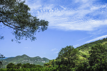 Fototapeta na wymiar The mountains and countryside scenery with blue sky