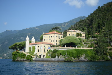 Fototapeta na wymiar villa Balbianello at Como lake