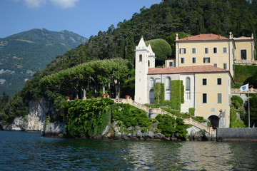 Fototapeta na wymiar Como lake and houses