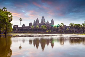 Fototapeta na wymiar Angkor Wat temple with reflecting in water. Panoramic view