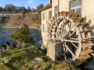 Altes Mühlrad am Rheinfall bei Schaffhausen