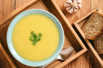 Vegetable cream soup on wooden tray.