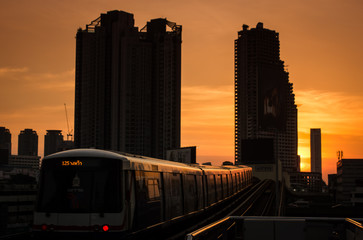 Fototapeta premium skytrain crossing Saphan taksin brigde in Bangkok, Thailand