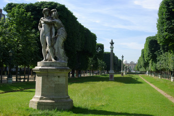 Obraz premium Statues au jardin des Grands Explorateurs à Paris, France