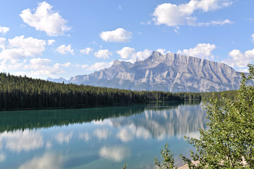 Naklejka premium reflet dans un lac