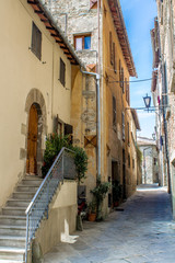 Fototapeta na wymiar Alley in the downtown of Cortona, in tuscany, Italy