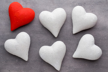 Obraz premium Red hearts the gray background. Valentine Day background.