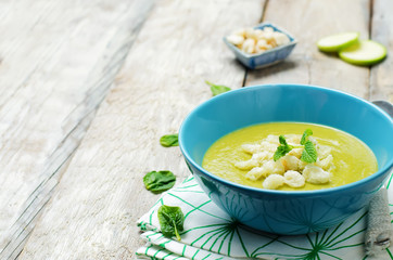 zucchini spinach soup