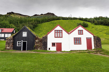 Fototapeta na wymiar Traditional wooden icelandic houses in Skogar