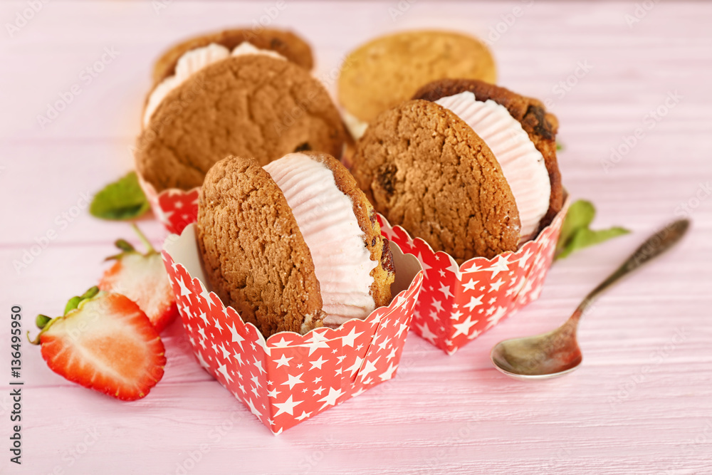 Wall mural Ice cream cookie sandwiches with fresh strawberry on pink wooden background