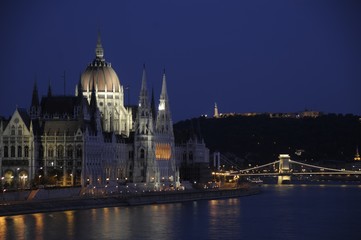 Obraz premium The Hungarian Parliament At Night