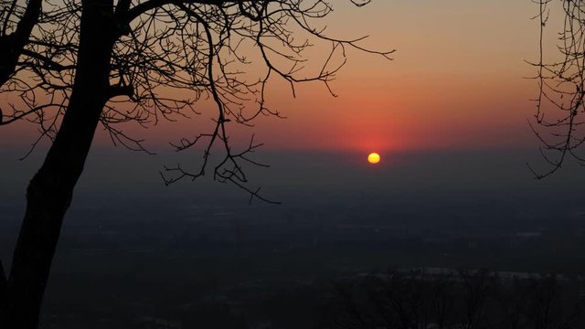 tramonta il Sole