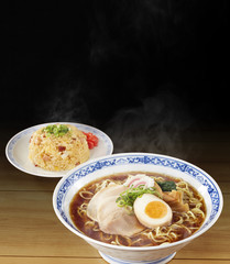 醤油ラーメンと焼きめしのセット