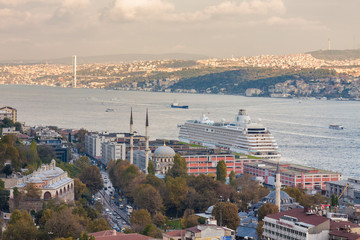Obraz premium Sunset view from Galata tower to Golden Horn, Istanbul, Turkey.